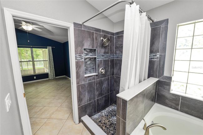 16804 Hawkridge Rd, House other with 4 bedrooms, 2 bathrooms and null parking in Lithia FL | Image 27