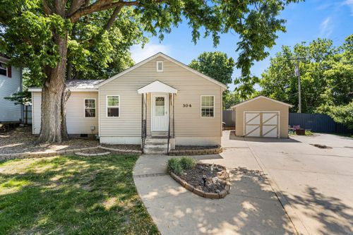 304 S Third St, Fisher, IL, 61843 | Card Image
