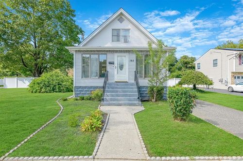 165 Barton Ave, Patchogue, NY, 11772-1401 | Card Image