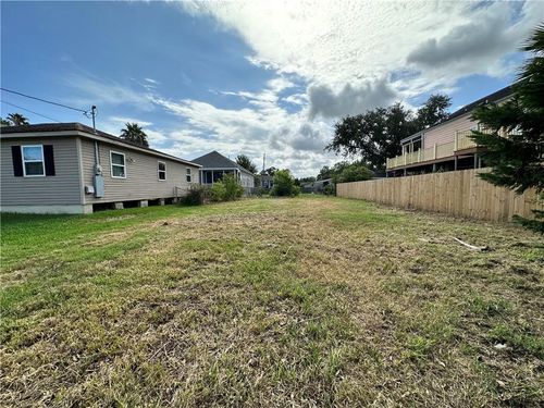 6017 Warrington Dr, New Orleans, LA, 70122-3407 | Card Image