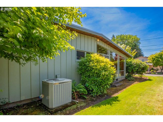 1439 Barton St, House other with 3 bedrooms, 2 bathrooms and null parking in Eugene OR | Image 24