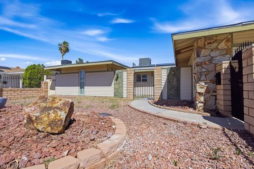 4092 E Harmon Ave, Las Vegas, NV, 89121-6166 | Card Image