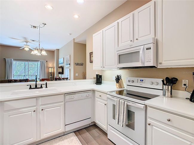 510 Lucaya Loop, Condo with 3 bedrooms, 2 bathrooms and null parking in DAVENPORT FL | Image 4