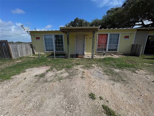 420 W Linden St, Rockport, TX, 78382-5616 | Card Image