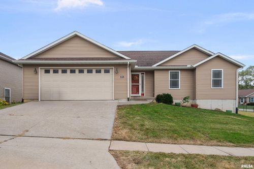 10 Oakley Dr, Le Claire, IA, 52753-8008 | Card Image