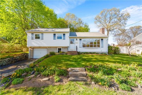 54 Glenwood Dr, North Kingstown, RI, 02852-1425 | Card Image