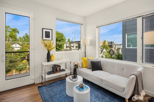 unit-506-121 12th Ave E, Seattle, WA, 98102-6241 | Card Image