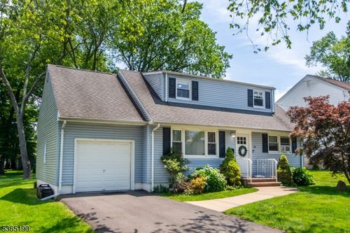 15 Equator Ave, South Bound Brook, NJ, 08880-1101 | Card Image