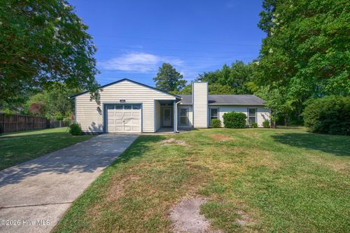 305 W Willowood Ln, Jacksonville, NC, 28546-7927 | Card Image