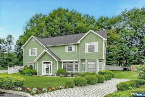 8 Mary Ct, Mahwah, NJ, 07430-2603 | Card Image