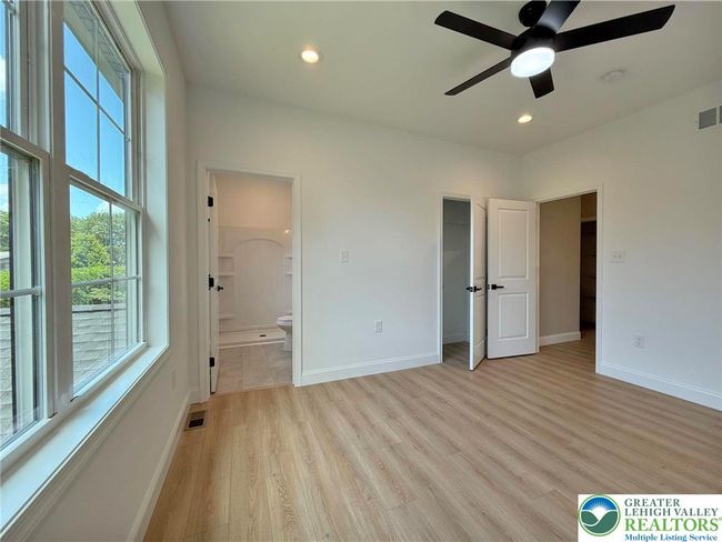 9858 Old 22, House other with 4 bedrooms, 4 bathrooms and null parking in Breinigsville PA | Image 51