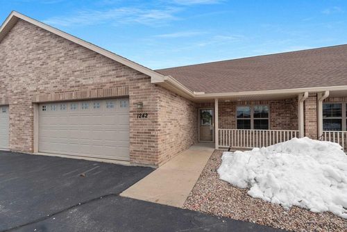 18-1242 Pond View Circle, LAWRENCE, WI, 54115 | Card Image