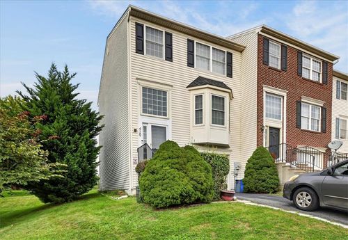 89-429 S Oak St, Freemansburg, PA, 18017-7076 | Card Image