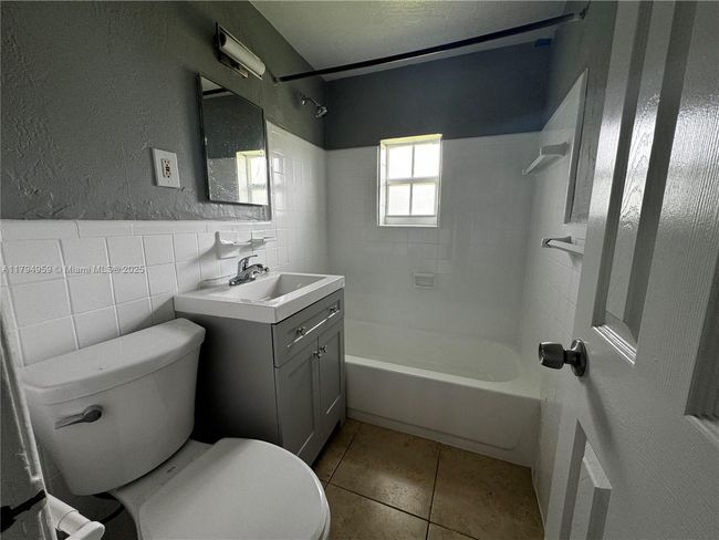 APT-3 - 4017 Sw 24 Th St, Condo with 2 bedrooms, 1 bathrooms and null parking in West Park FL | Image 9