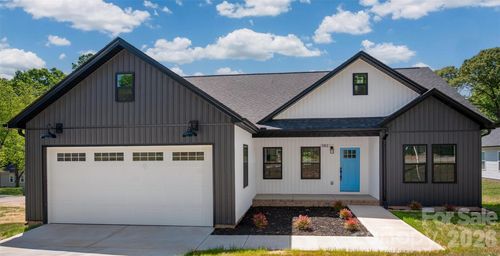 501 Snow St, Kannapolis, NC, 28081-2543 | Card Image