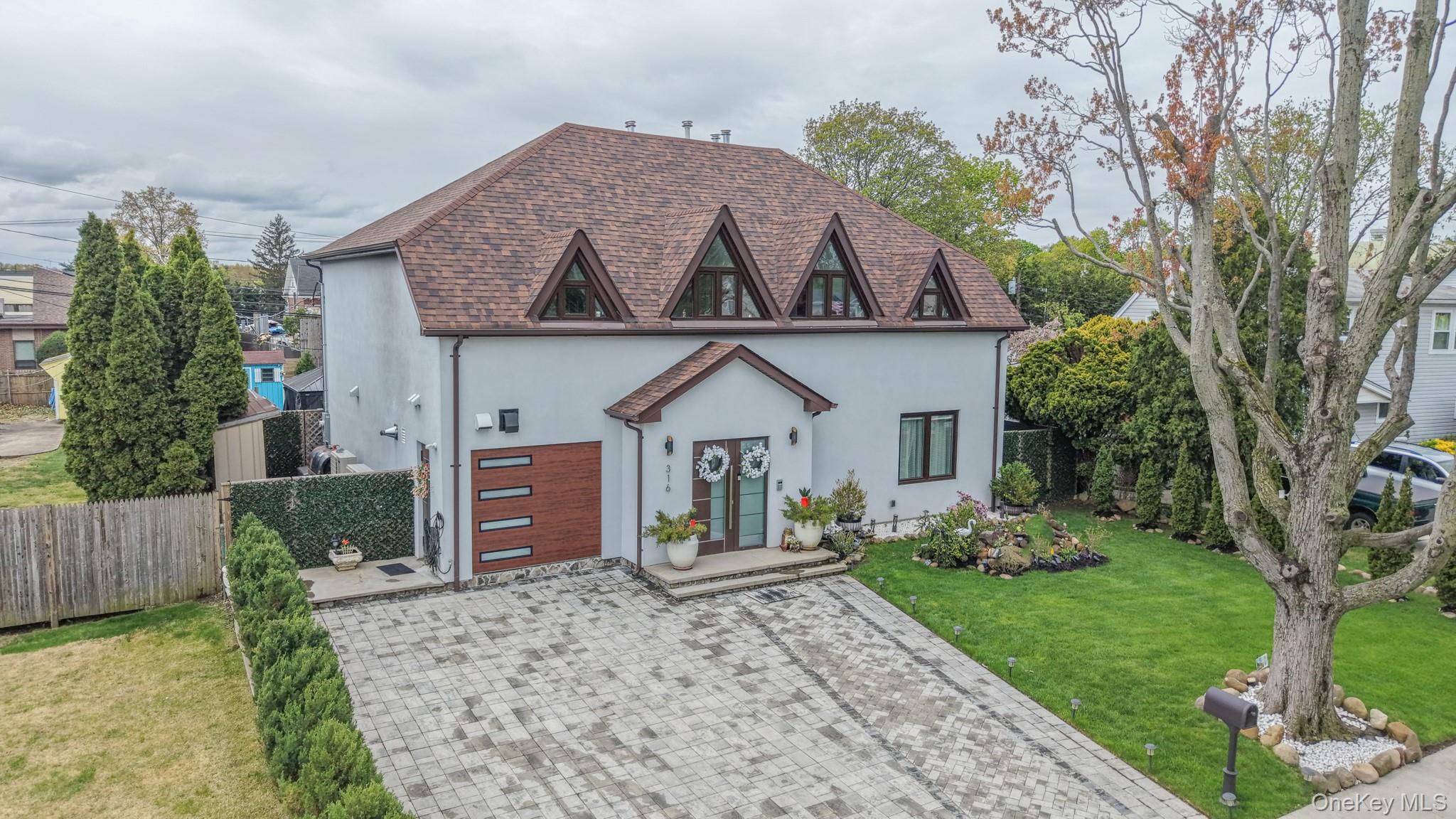 Residential in Oyster Bay 3
