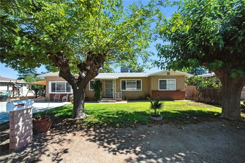1043 E 9th St, Beaumont, CA, 92223-2333 | Card Image