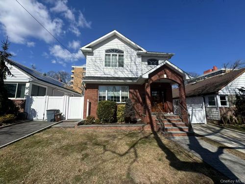 162 12, Forest Hills, NY, 11375 | Card Image
