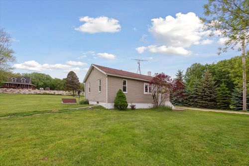 2825 N Croswell Rd, Ithaca, MI, 48847-9705 | Card Image
