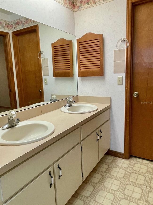 1112 Ne 130 Th Ter, House other with 3 bedrooms, 2 bathrooms and null parking in SILVER SPRINGS FL | Image 34