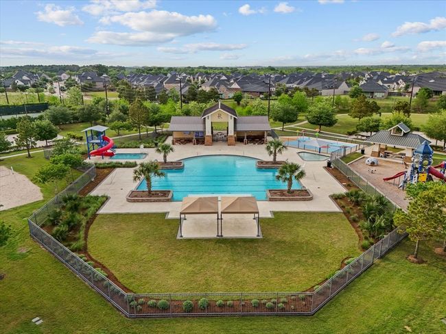 Aerial view of the neighborhood amenities | Image 44