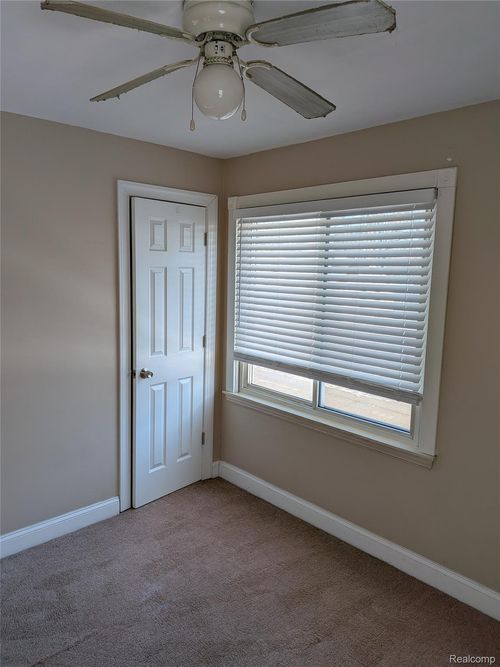 apt-2-23081 Powell Ave, Hazel Park, MI, 48030-2929 | Card Image