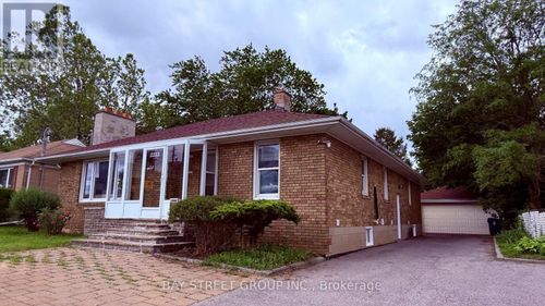 2212 Kennedy Rd, Scarborough, ON, M1T3G4 | Card Image