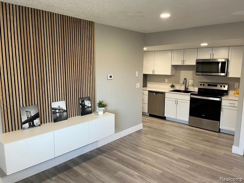 apt-8-2639 Columbia Rd, Berkley, MI, 48072-1579 | Card Image