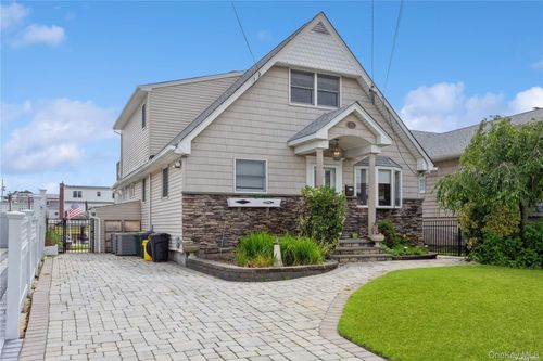 29 Seabreeze Rd, Massapequa, NY, 11758-6628 | Card Image