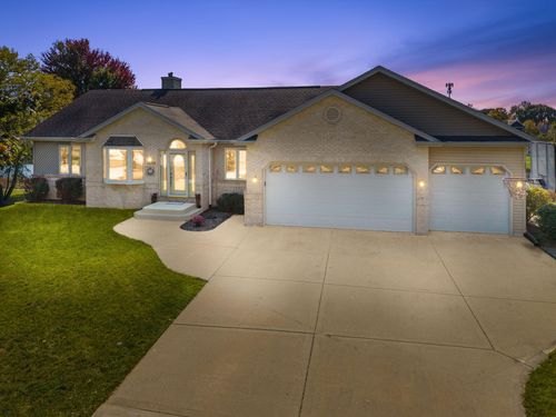 3681 W Jerelin Dr, Franklin, WI, 53132-8775 | Card Image