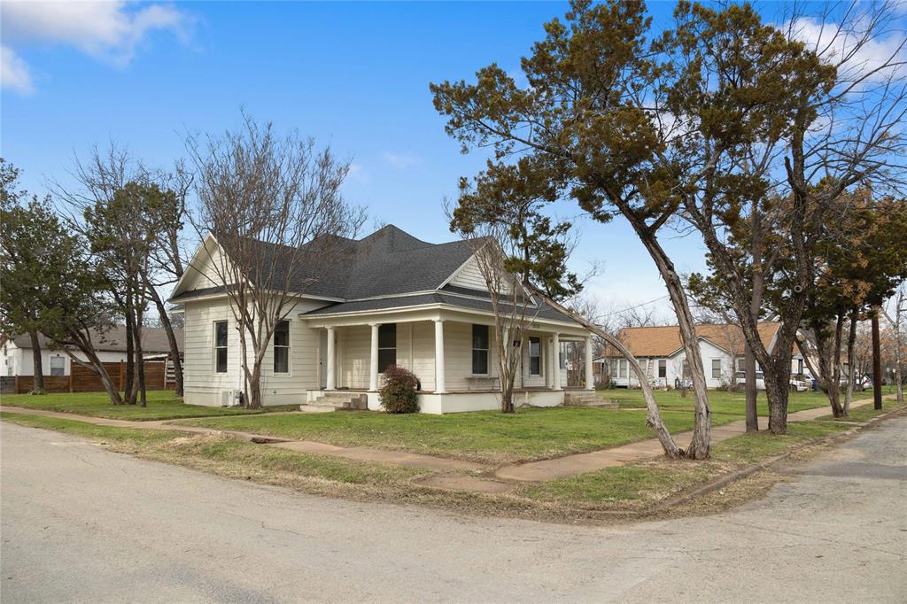 Avenue D , Brownwood, TX 76801