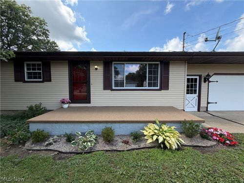 184 Circleview Dr, New Middletown, OH, 44442-9403 | Card Image