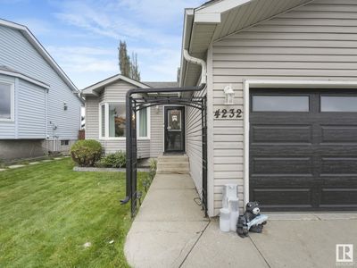 4232 33a St Nw, House other with 4 bedrooms, 3 bathrooms and 4 parking in Edmonton AB | Image 2