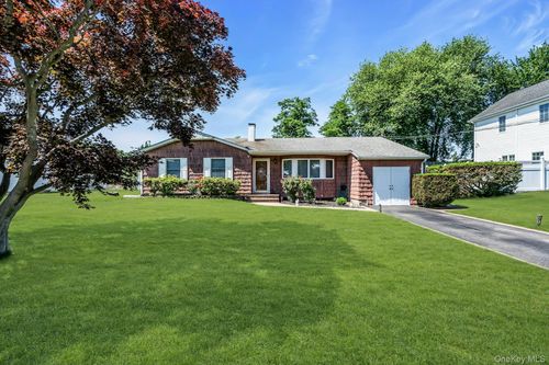 15 Duel Dr, Holbrook, NY, 11741-5905 | Card Image