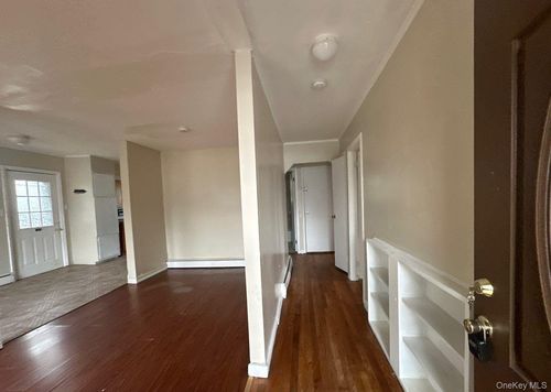 104 Weeks Rd, Babylon, NY, 11703-3220 | Card Image