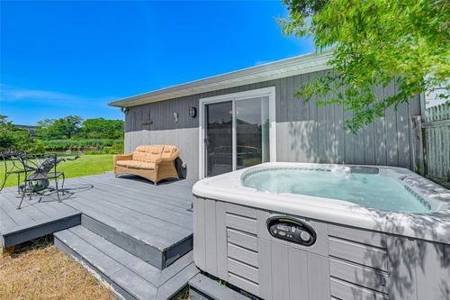 25 Seatuck Ln, Remsenburg, NY, 11960-2043 | Card Image