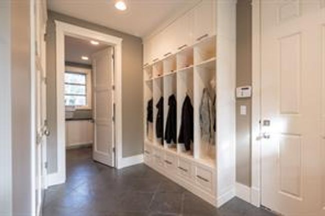 34 Posthill Dr Sw, House detached with 6 bedrooms, 3 bathrooms and 7 parking in Calgary AB | Image 23