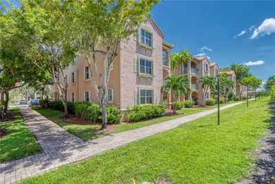 426 - 6440 Nw 114th Ave, Condo with 2 bedrooms, 2 bathrooms and null parking in Doral FL | Image 1