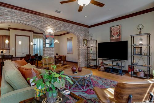 apt-104-1202 S Flores St, San Antonio, TX, 78204-1647 | Card Image