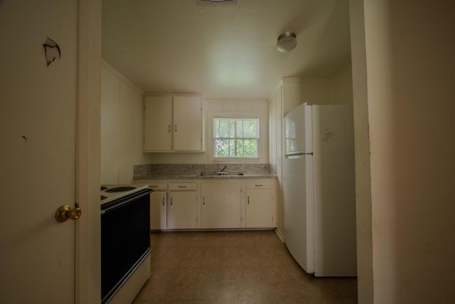 1005 Center St, House other with 3 bedrooms, 2 bathrooms and null parking in Wharton TX | Image 10