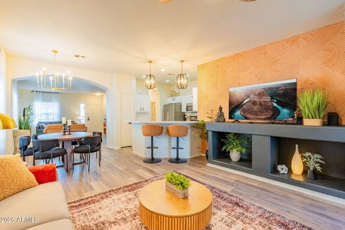 3674 S Joshua Tree Ln, Gilbert, AZ, 85297-7936 | Card Image