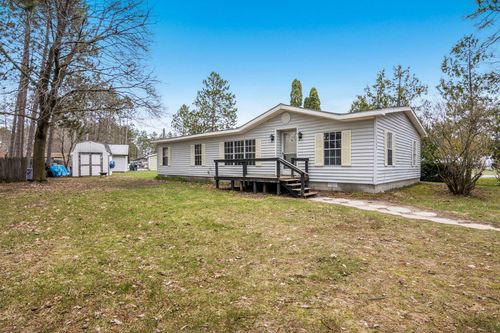 3504 Needle Dr S, Traverse City, MI, 49685-9304 | Card Image