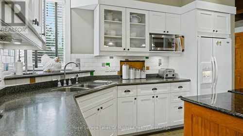 1020 Birch Glen Road, Lake of Bays (Mclean), ON, P0B1A0 | Card Image
