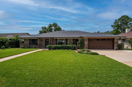 104 W Lilly Ln, Arlington, TX, 76010-5605 | Card Image