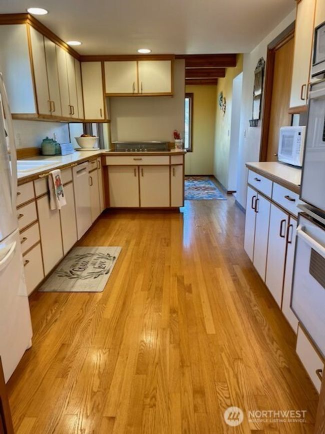 Kitchen | Image 10