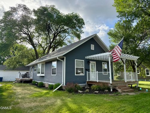 15 N 10th St, Oakes, ND, 58474-1339 | Card Image