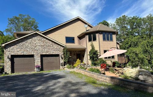 9127 N Loop Rd, SLATINGTON, PA, 18080-3612 | Card Image