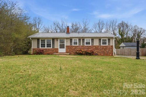 736 E 11th St, Newton, NC, 28658-1813 | Card Image