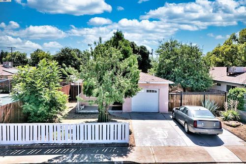 408 Sequoia Ave, Manteca, CA, 95337-5534 | Card Image