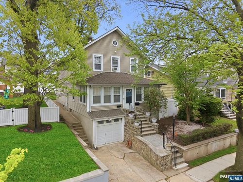 105 Daniel Ave, Rutherford, NJ, 07070-2718 | Card Image